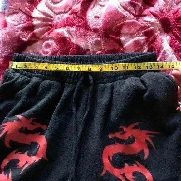 Marci black shorts dragon graphic large - Picture 9 of 9